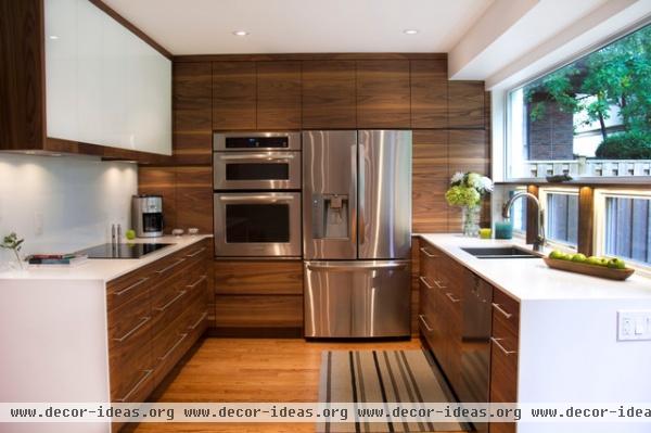 modern kitchen by Harvest House Craftsmen