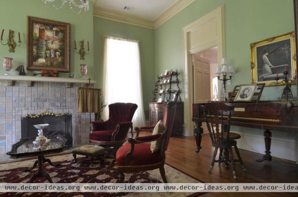 traditional living room by Sarah Greenman