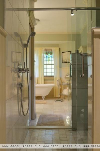 traditional bathroom by Sarah Greenman