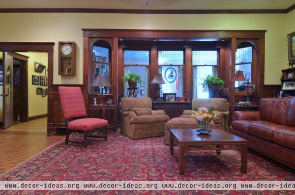 traditional family room by Sarah Greenman