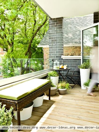 contemporary deck by Cynthia Lynn Photography