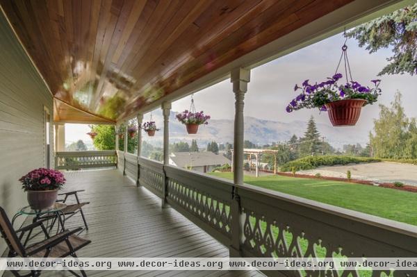 traditional porch by Travis Knoop Photography