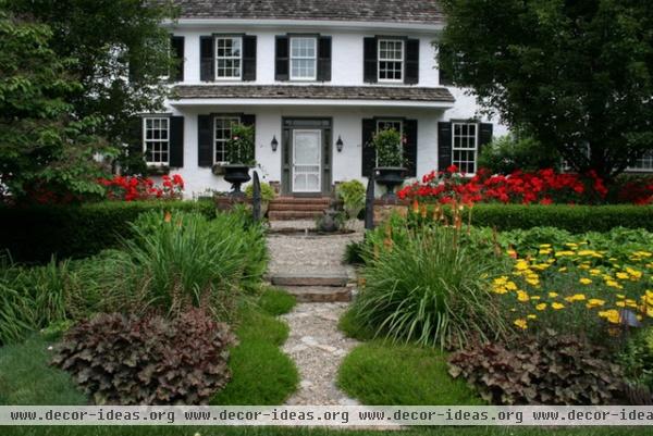 traditional landscape by Wallace Landscape Associates