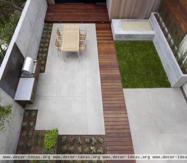 modern patio by toposes