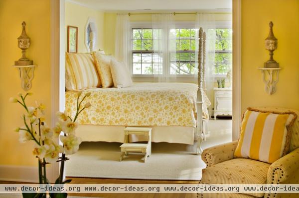 traditional bedroom by Bountiful