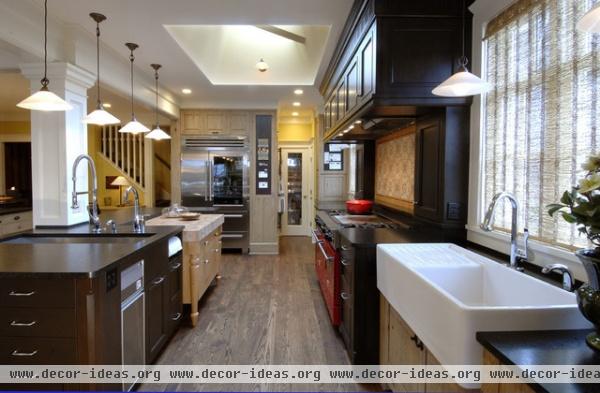 traditional kitchen by Warmington & North