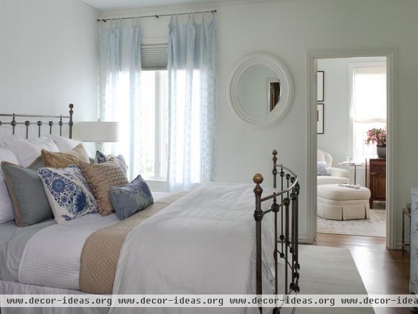 traditional bedroom by Ken Gutmaker Architectural Photography