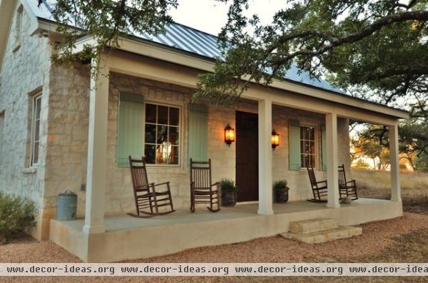 traditional porch by Bonterra Building & Design