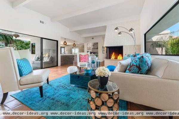 modern living room by House & Homes Palm Springs Home Staging