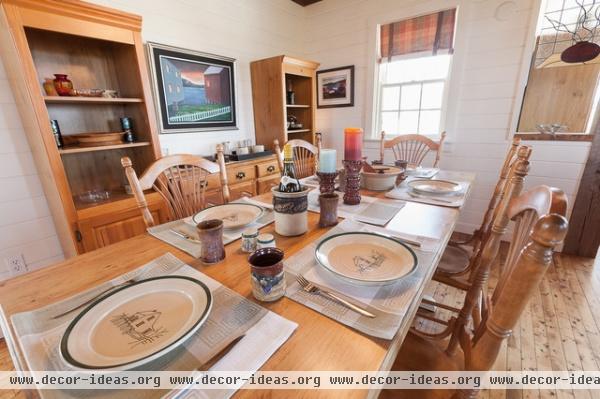 traditional dining room by Becki Peckham