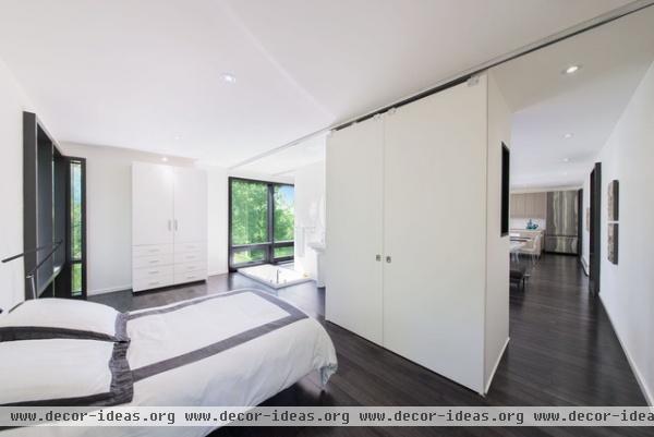 modern bedroom by Kariouk Associates