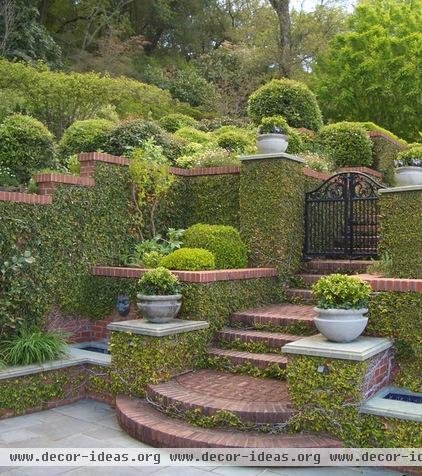 traditional landscape by Suzman Design Associates