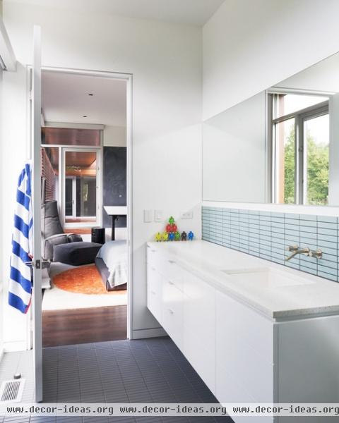 Curved House - modern - bathroom - kansas city Curved House - modern - bathroom - kansas city