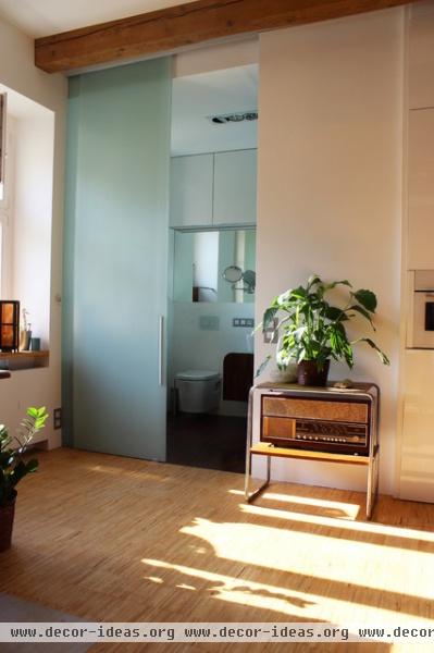 My Houzz: DIY Love Pays Off in a Small Prague Apartment - contemporary - bathroom - other metro