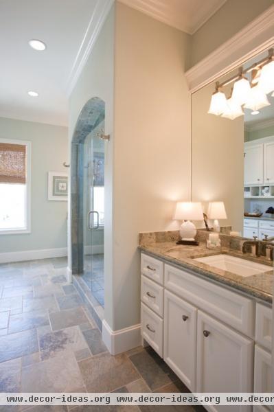 Beach Vacation Home - traditional - bathroom - houston