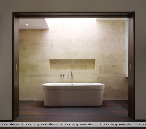 GRIFFIN ENRIGHT ARCHITECTS: Point Dume Residence - modern - bathroom - los angeles