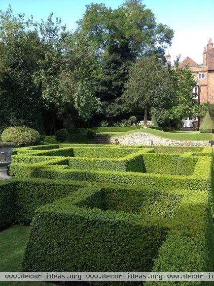Restoration House, Rochester, England Topiary parterre
