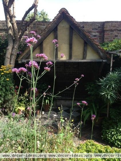 Restoration House, Rochester, England. Rustic arbour