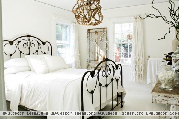 eclectic bedroom by Mina Brinkey