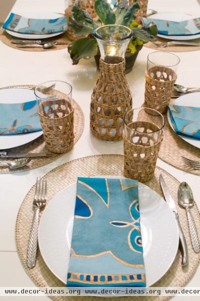 beach style by Charmean Neithart Interiors, LLC.