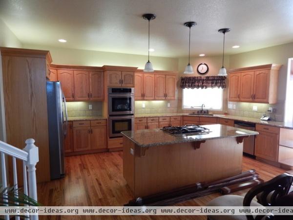 traditional by Custom Classic Cabinetry