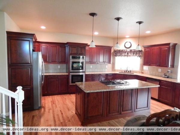 traditional by Custom Classic Cabinetry