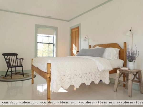 farmhouse bedroom by Rafe Churchill: Traditional Houses