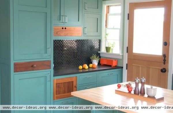 Painted vs. Stained Kitchen Cabinets: Help for Deciding
