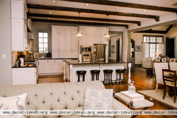 traditional kitchen by Two Ellie