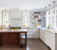 7 Magnificent Oversize Backsplashes
