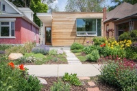 My Houzz: A Modern Home Meets Its Neighbors Halfway