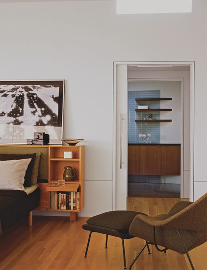 midcentury bedroom by Laidlaw Schultz architects