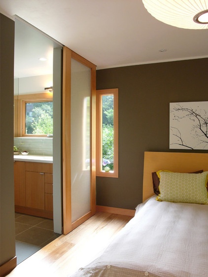 modern bedroom by yamamar design