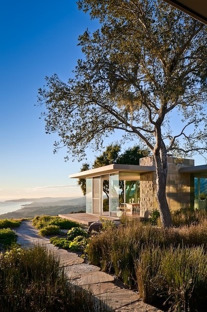 Modern Landscape by Neumann Mendro Andrulaitis Architects LLP