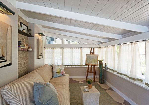 Traditional Family Room by Carolyn Reyes
