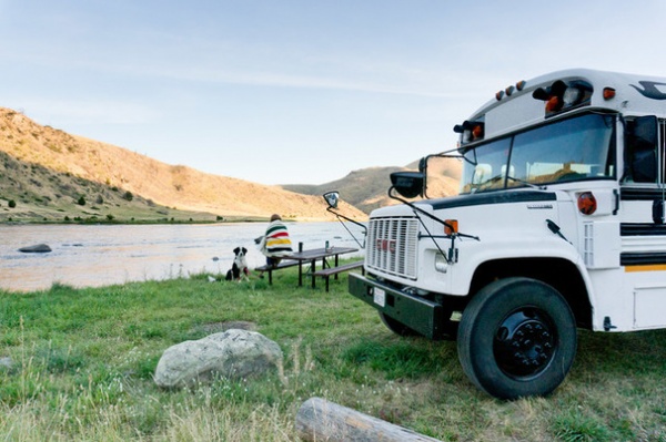 Adventure Seekers Hit the Road in a Cozy Schoolbus Home