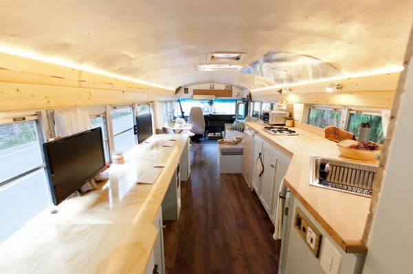 Houzz Tour: A Schoolbus Becomes a Cozy Home for an Outdoors Couple