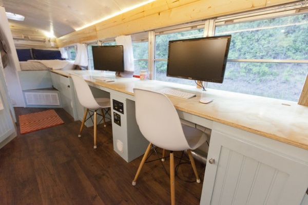 Houzz Tour: A Schoolbus Becomes a Cozy Home for an Outdoors Couple