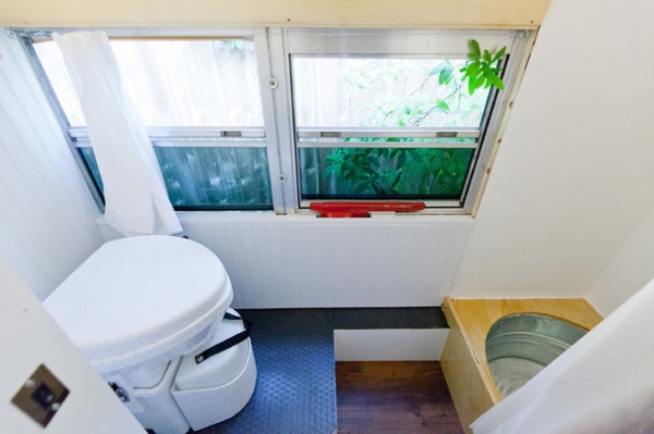 Houzz Tour: A Schoolbus Becomes a Cozy Home for an Outdoors Couple