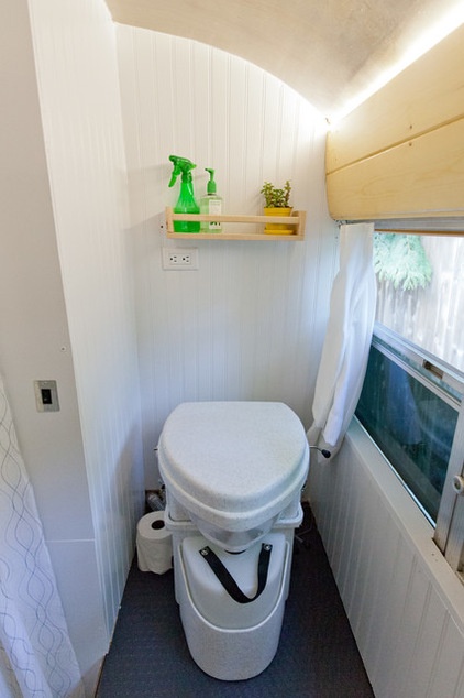 Houzz Tour: A Schoolbus Becomes a Cozy Home for an Outdoors Couple