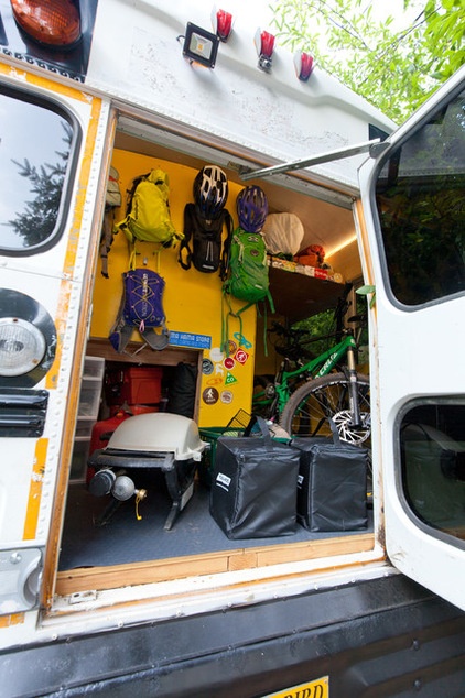Houzz Tour: A Schoolbus Becomes a Cozy Home for an Outdoors Couple