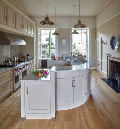 Traditional Kitchen by Stephen Graver Ltd