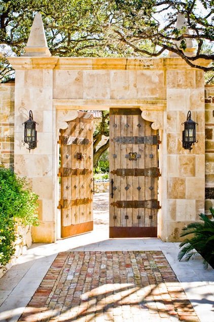 Mediterranean Landscape by Braswell Architecture, Inc.