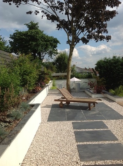 Contemporary Patio by Sue Hayward Garden Design