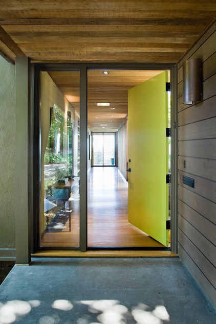 Modern Entry by Koch Architects, Inc. Joanne Koch