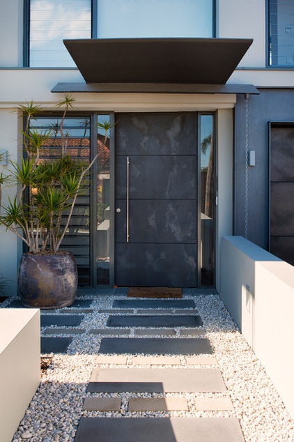 Contemporary Entry by JPR Architects