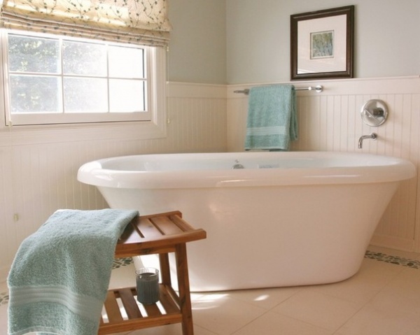 Traditional Bathroom by The Kitchen Studio of Glen Ellyn