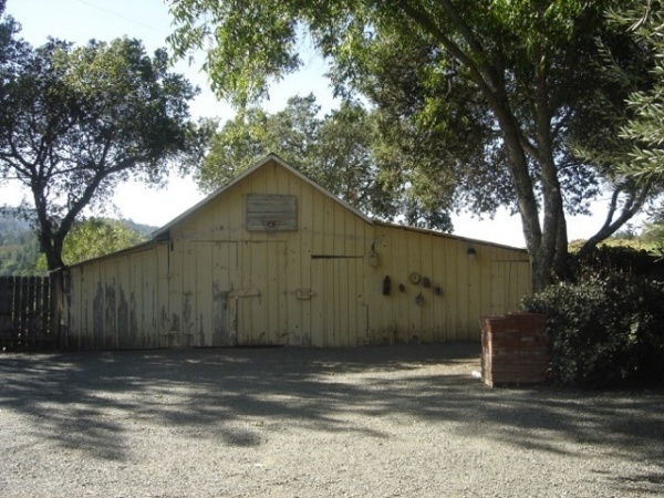 A Rebuilt Barn Pulls Some Neat Tricks to Honor Its Past