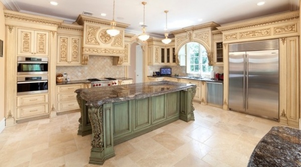 Traditional Kitchen by WL INTERIORS