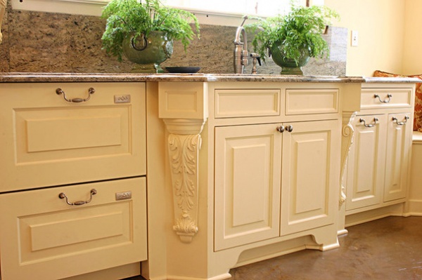 Traditional Kitchen by Wood Works Fine Custom Cabinetry Inc